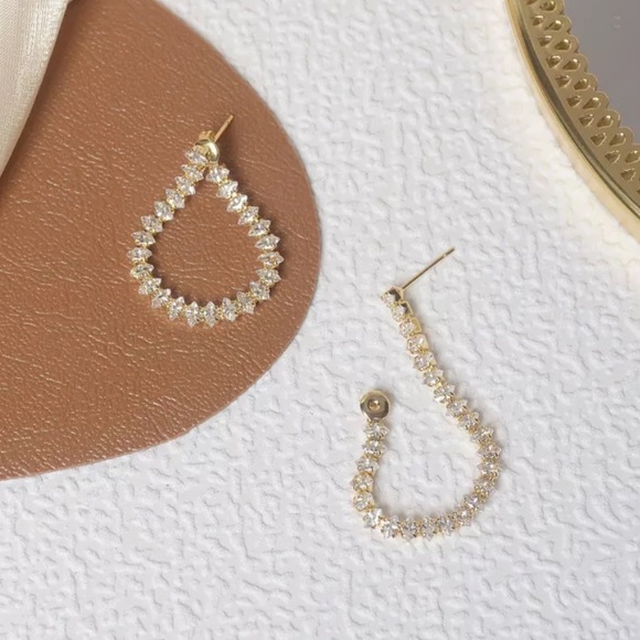 Gold plated 💧 drop earrings - Picture 2 of 5